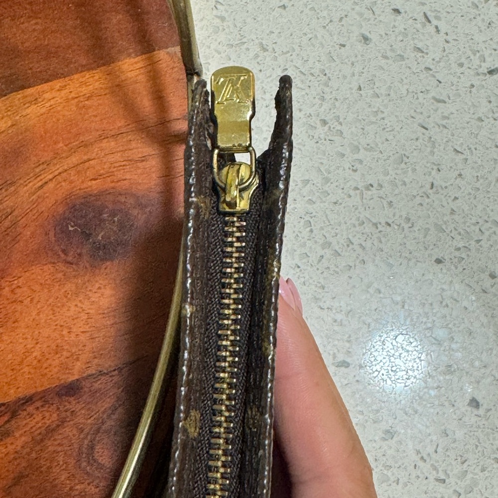 Louis Vuitton Authentic Vintage Monogram Pouch - Picture 4 of 9